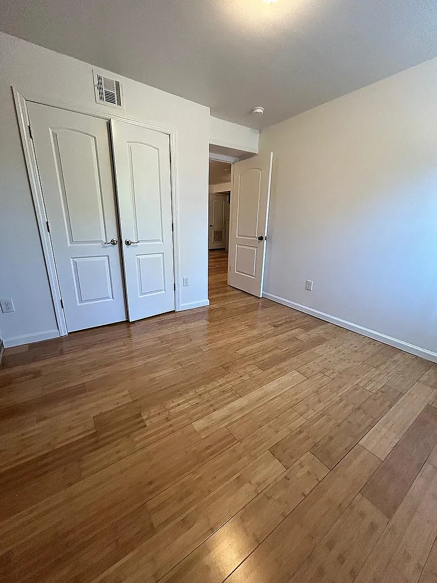 3 bed, 1000 sqft, $2,699 — Photo 4