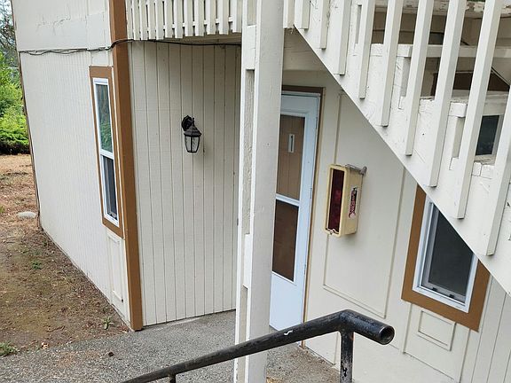 3rd image of 26233 Pennsylvania Ave NE APT 01