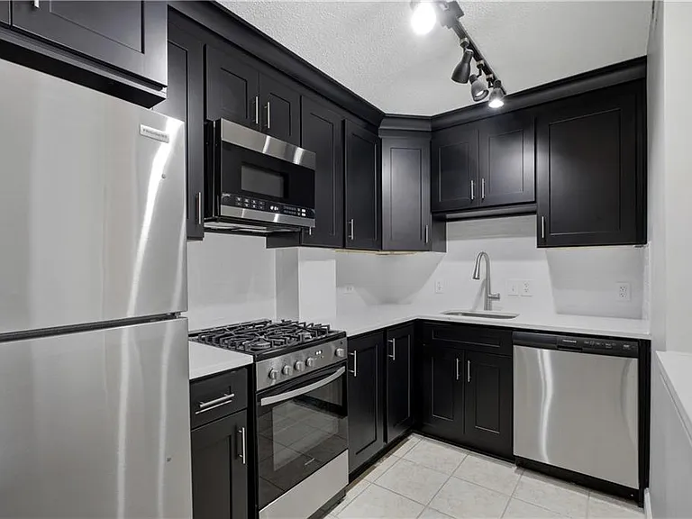 2285 Peachtree Rd NE #604 — Photo 6