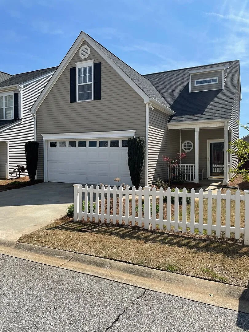 Lovely 3 Bedroom 2.5 bath Home in Bridges Estates, walking distance to Bridgeway Station!! — Photo 2