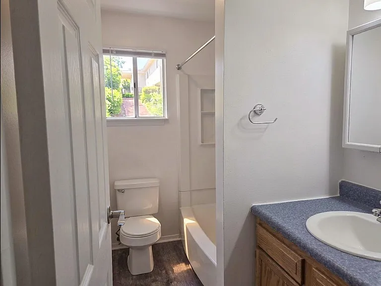 East Ridge Manor Apartment Homes — Photo 12