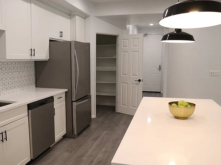 Placita Luxe Residences — Photo 7