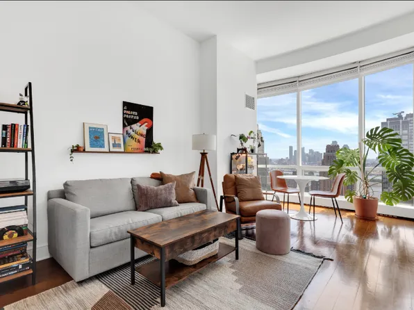 250 East 49th Street image 1 of 7