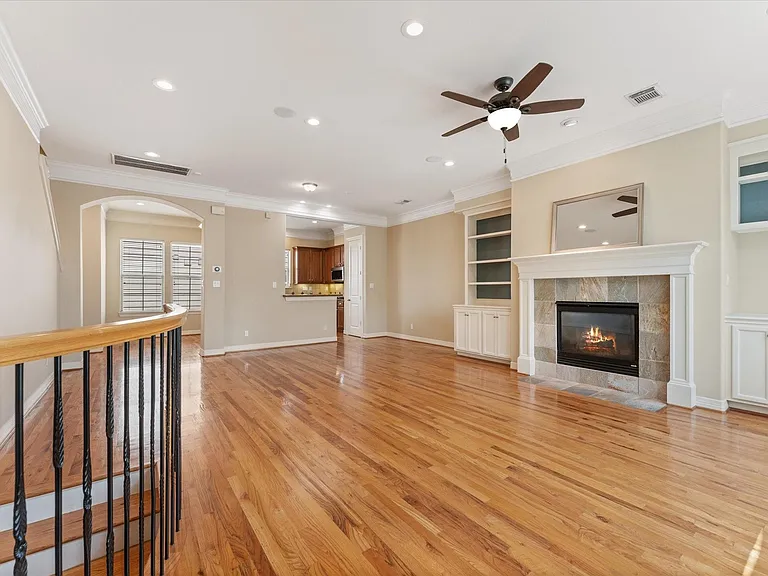 906 Reinicke St — Photo 10