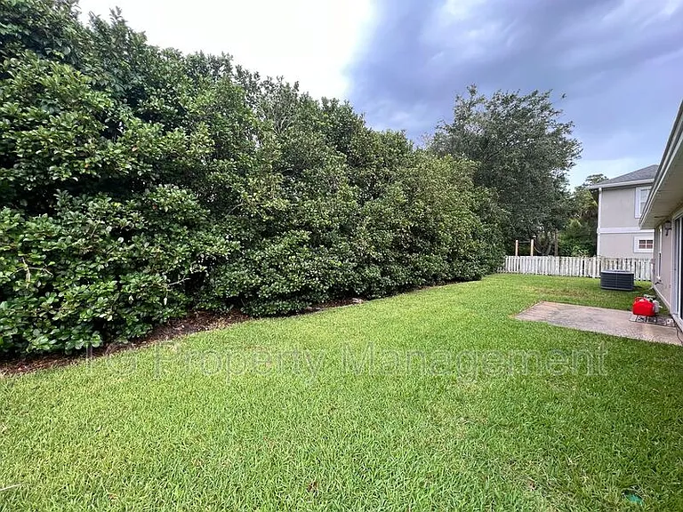 1449 Blue Heron Ln E — Photo 4