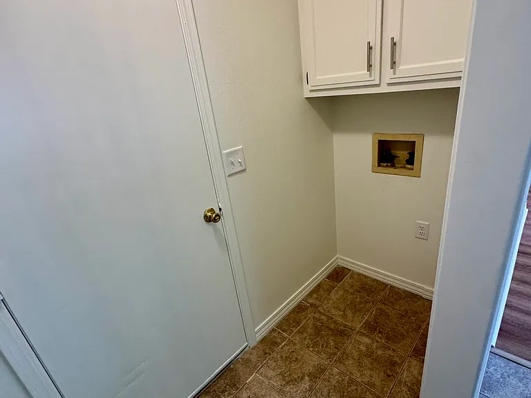 1484 E Cortland St — Photo 16
