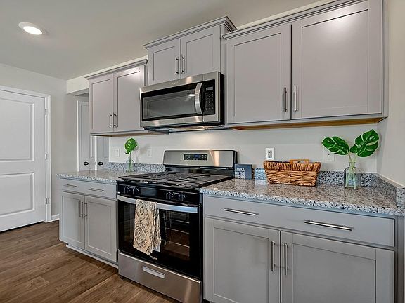 3rd image of 2042 Grovefield Dr