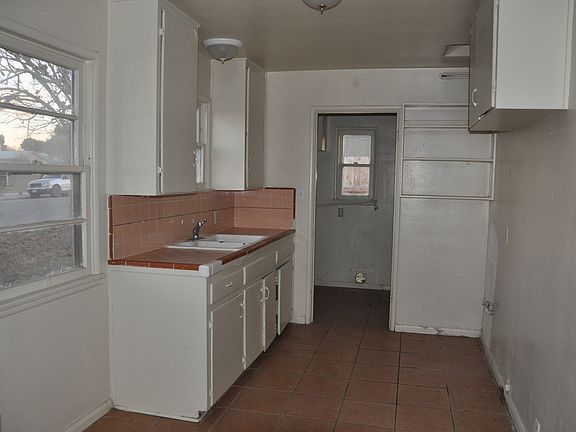 4th image of 45057 Redwood Ave