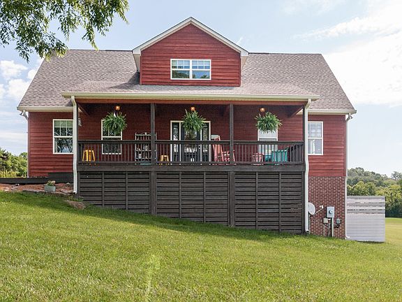 3rd image of 1128 Bear Creek Pike