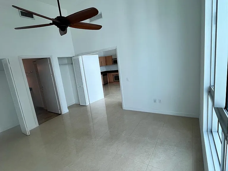 300 S Biscayne Blvd #4003 — Photo 25