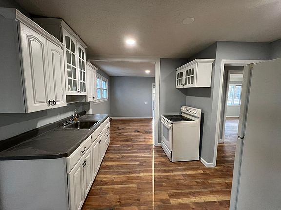 4th image of 1106 Halsbury Ave