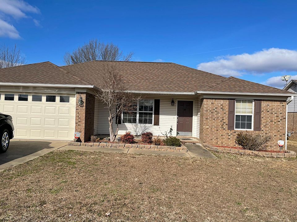 1st image of 419 Village Dr