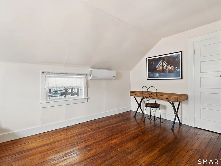 263 Seymour Rd — Photo 8