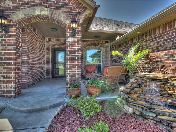 2nd image of 1670 Meadow Creek Cir