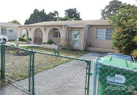 2nd image of 1000 SW 73rd Ct