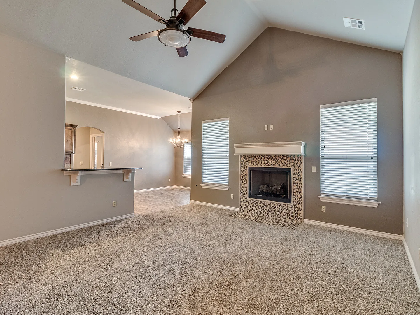 4 Bedroom Home - Edmond Schools- Excellent Location — Photo 2