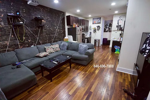 Rented by Meller Maayan S | media 1