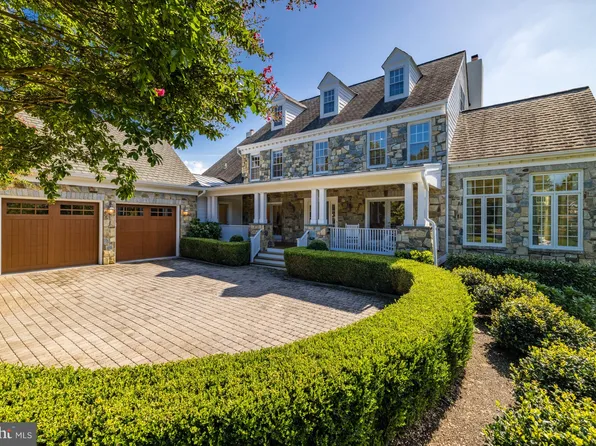 10103 Nedra Dr, Great Falls, VA 22066