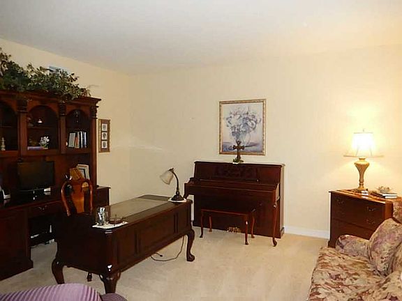 2nd image of 1056 Valleyview Dr