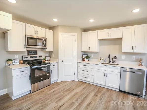 2633 Brady Ave, Kannapolis, NC 28083
