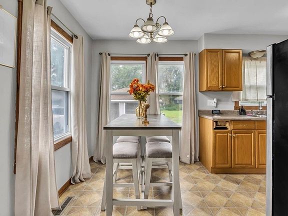 4th image of 4671 Whitcomb St