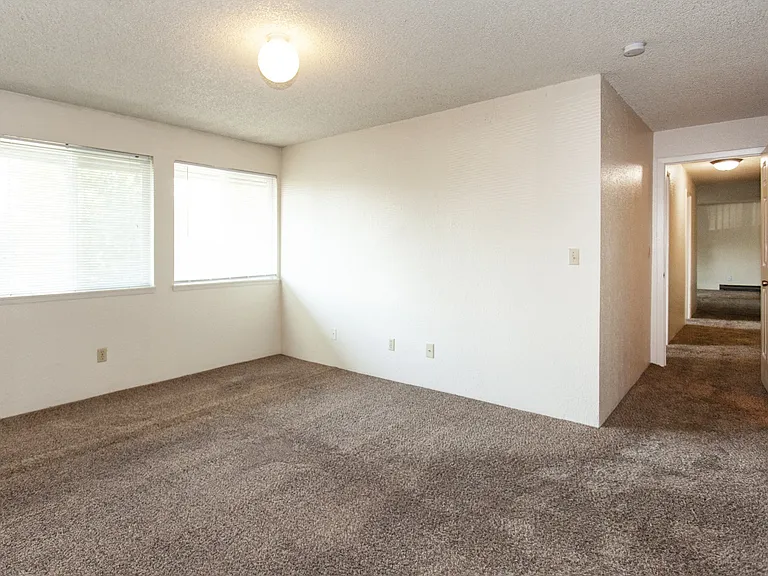 Lakeside Apartments — Photo 4