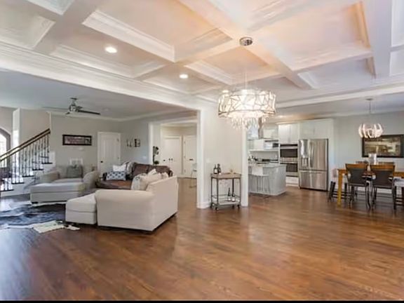 4th image of 1210 Avondale Cir