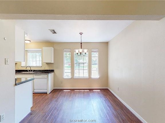 3rd image of 701 Balcones Dr #C
