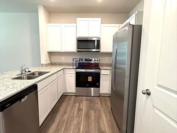 4th image of 26 Silverbell Ln