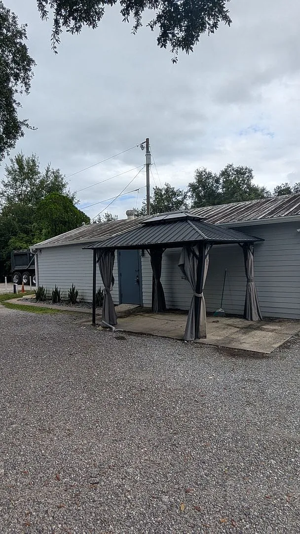 Manufactured home. Updated with a modern touch — Photo 1
