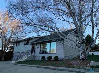 1105 Chalkstone Dr, Mitchell, SD 57301