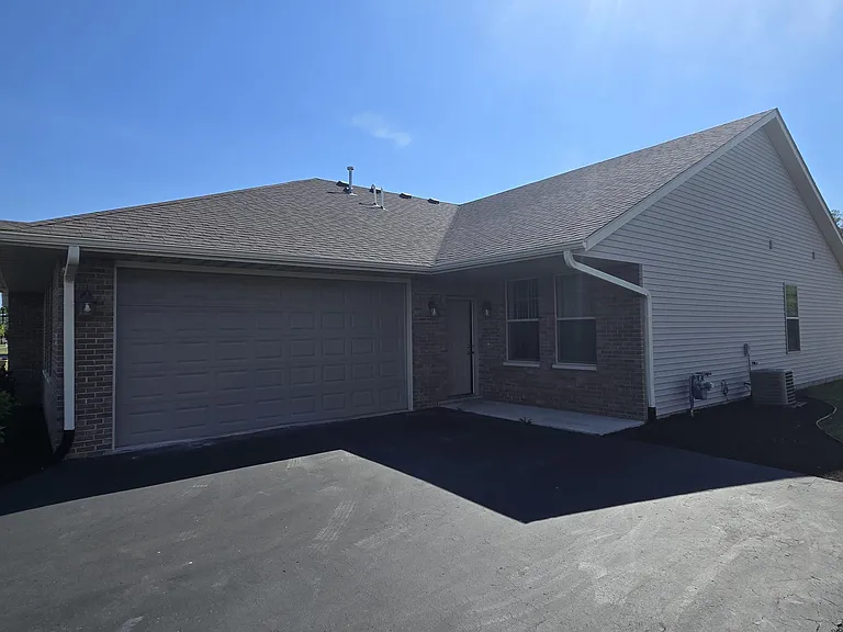 9145 Southdown Ln — Photo 3