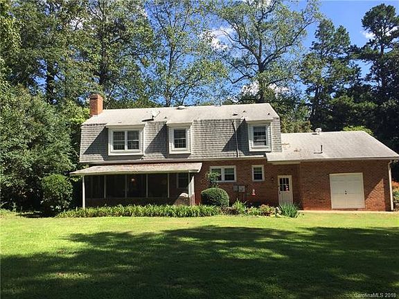 3rd image of 7407 Oakwood Ln