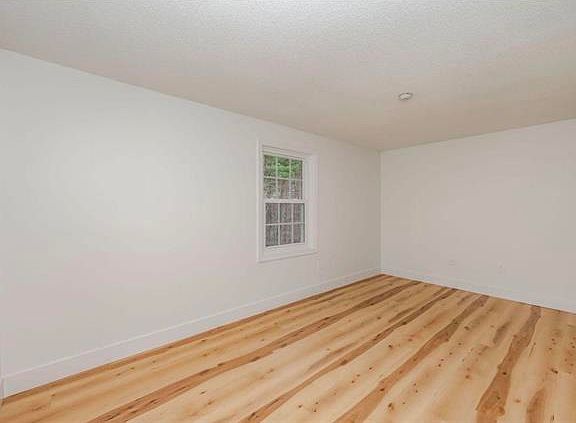 5th image of 130 Endicott St N