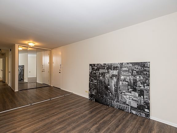 2nd image of 7061 N Kedzie Ave Suite 113