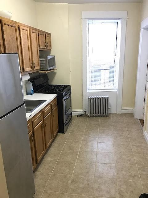 2nd image of 30-32 41st St #R3