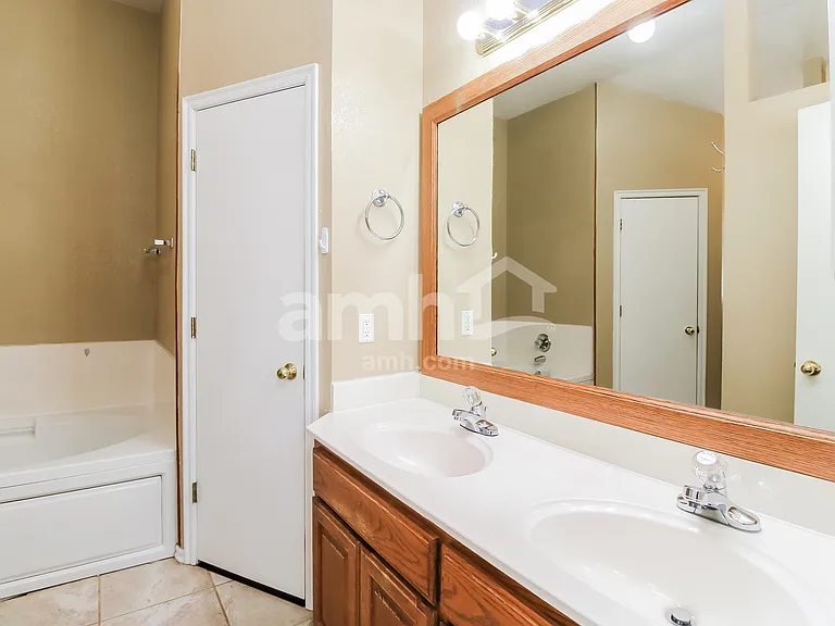 700 SW 156th Pl — Photo 10