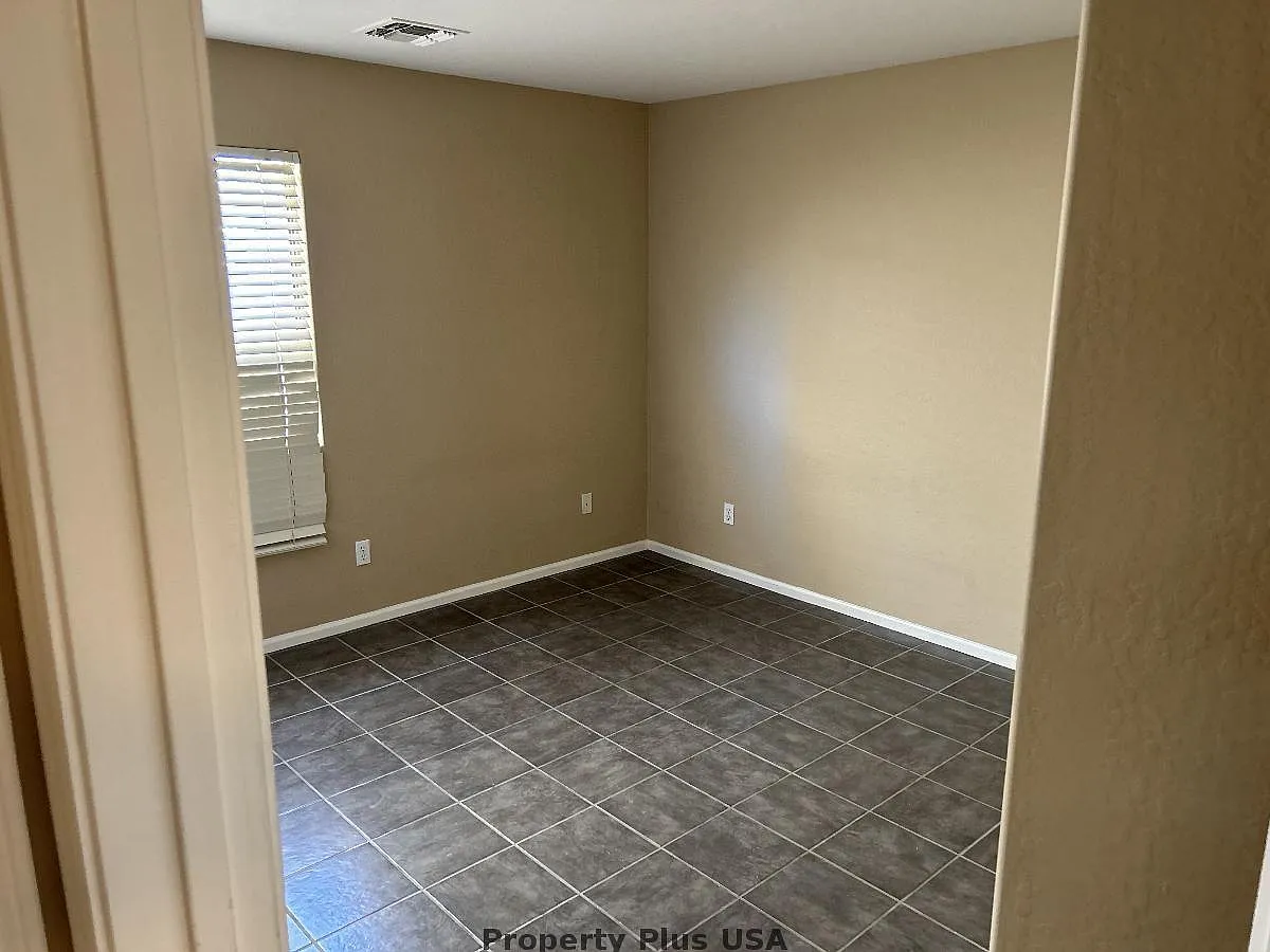 3 bed, 2.0 bath, 1276 sqft, $1,600 — Photo 3