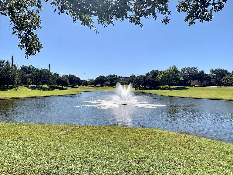 2719 Riverhollow Ln — Photo 36