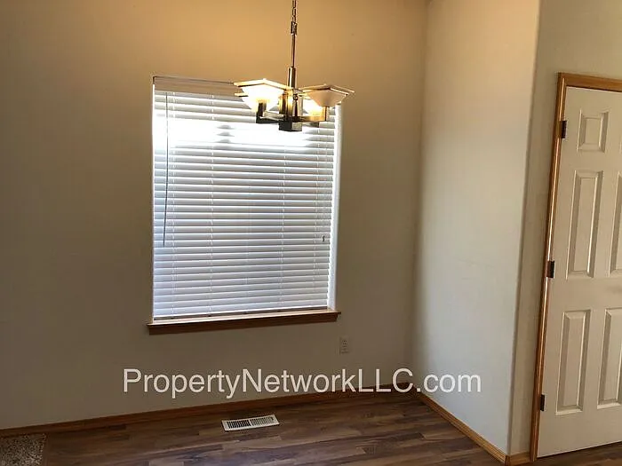 2 bed, 2.5 bath, 1340 sqft, $2,095 — Photo 4