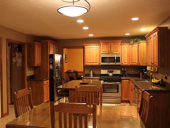 5th image of 218 Hampshire Dr