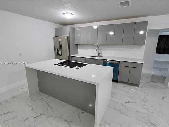 2nd image of 4258 Palm Ave