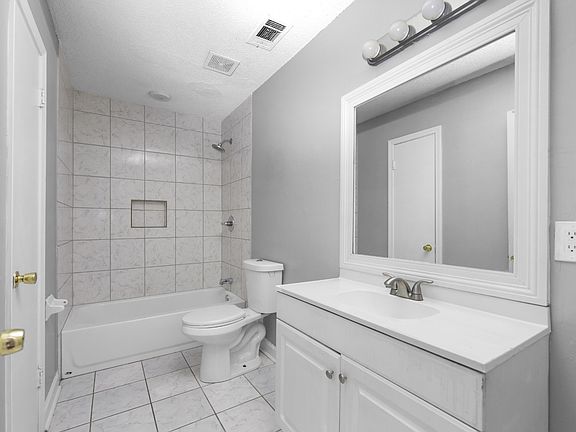 4th image of 1656 Barton St