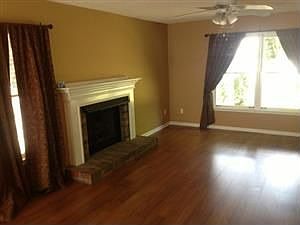 4th image of 305 Henley Way