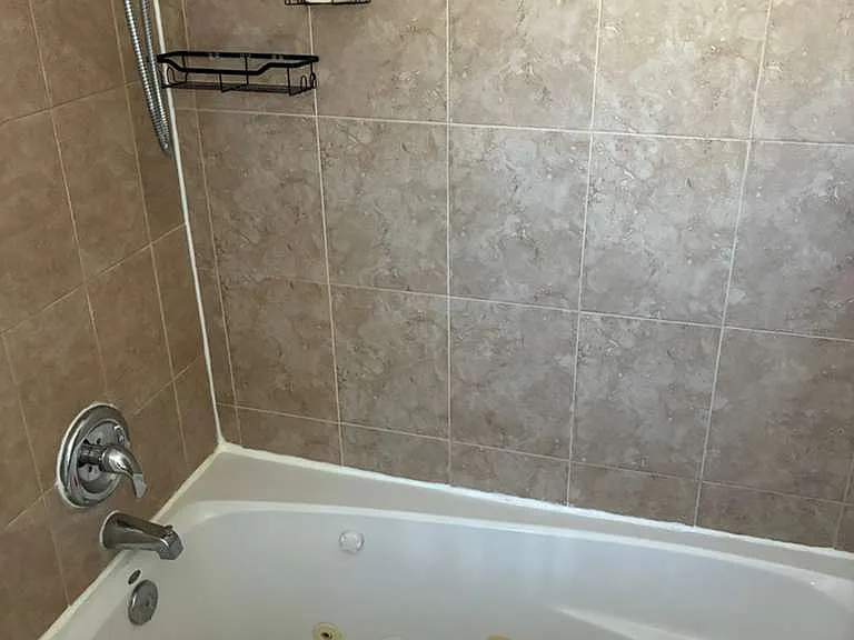 211 N Streeper St — Photo 15