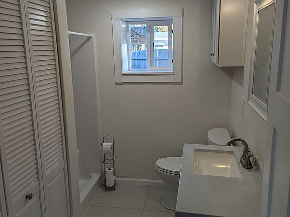 2nd image of 1009 N Ferry St