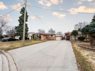 28 Cumbrian Ct, Brampton, ON L6X2J8