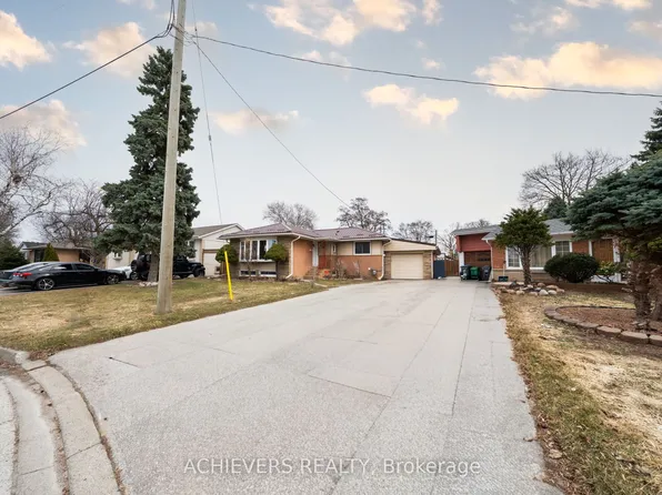 28 Cumbrian Ct, Brampton, ON L6X 2J8