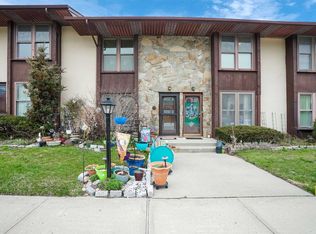 10 Eucalyptus Ct, Selden, NY 11784