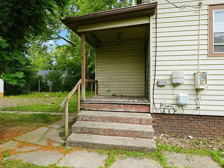 3034 Abbott St — Photo 12